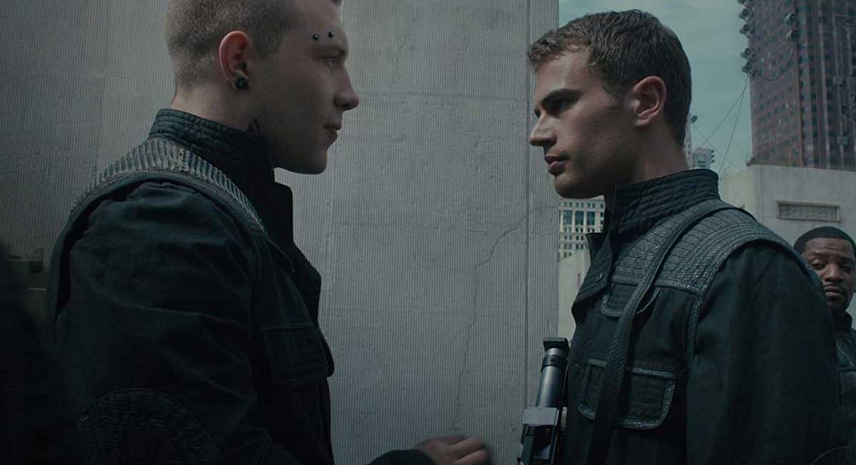 Divergent / Uyumsuz (2014) Film İncelemesi