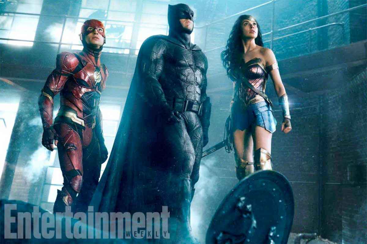 Justice League'ten Batman, Wonder Woman ve Flash'lı Fotoğraf